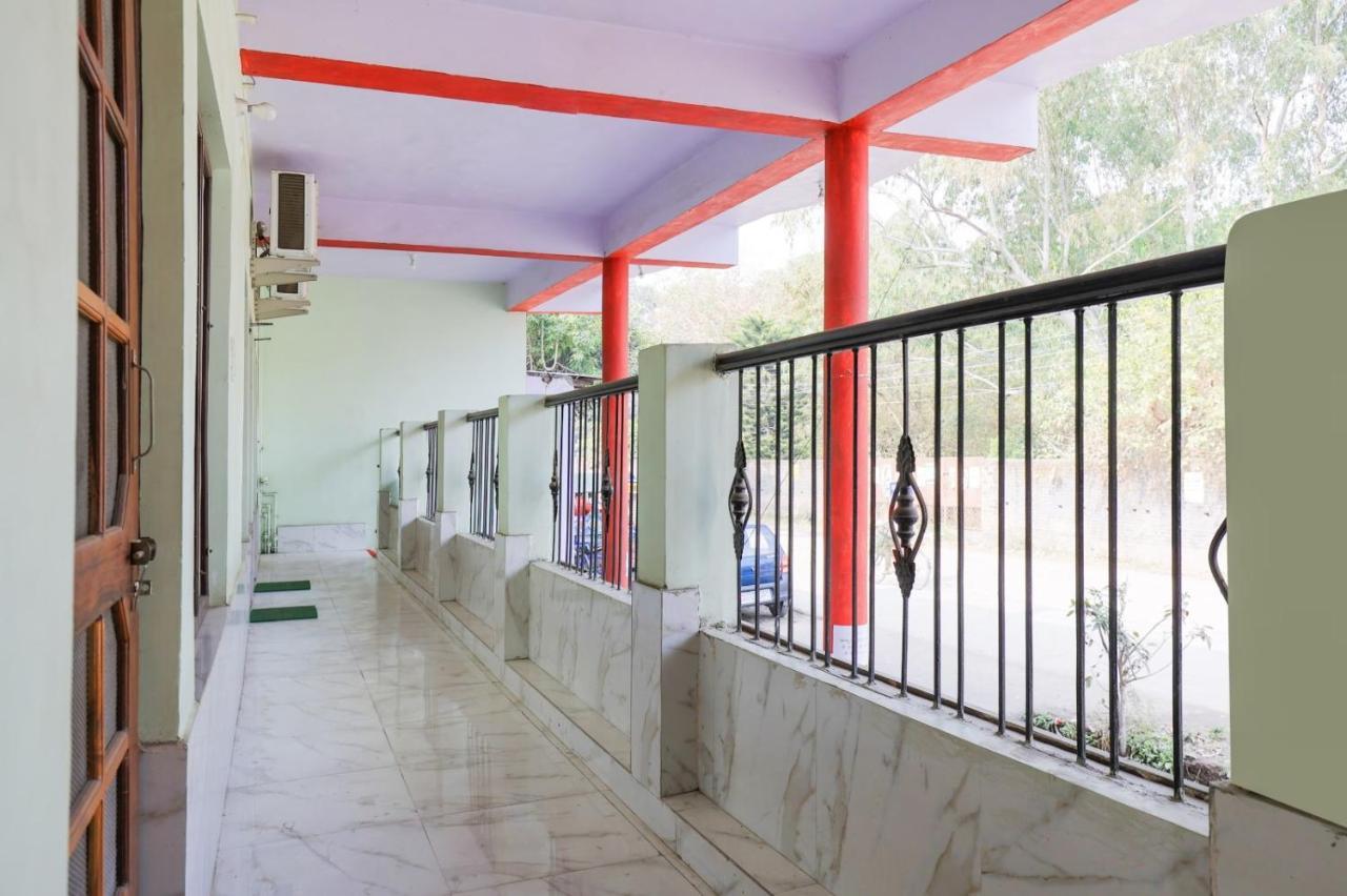 Hotel Chitrarth & Party Lawn Haldwāni Esterno foto